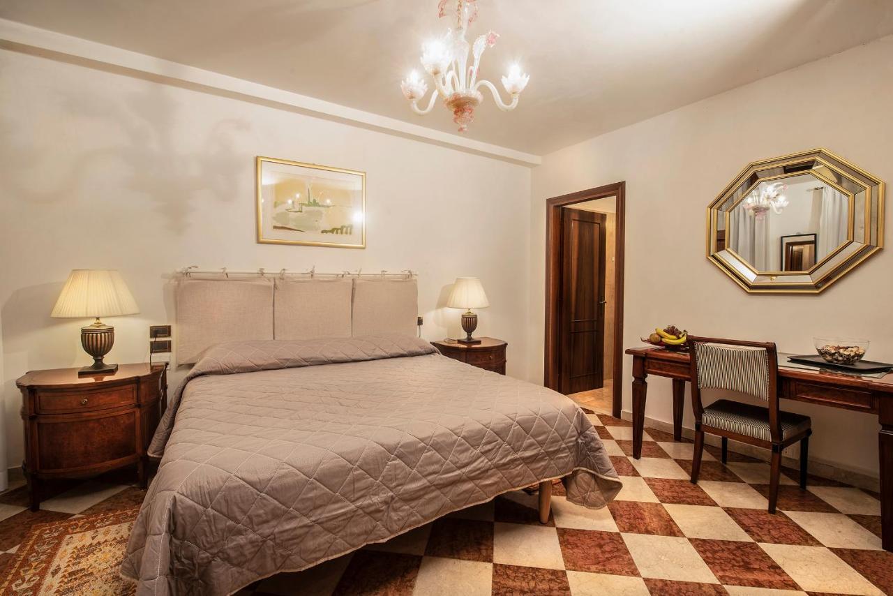 Anzolo Palace - Rooms & Apartments Benátky Exteriér fotografie